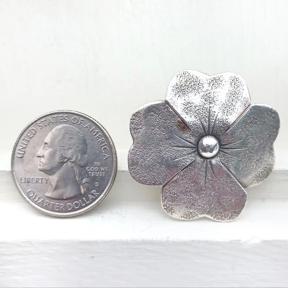 Large Flower Silver Ring - Picture 12 of 12